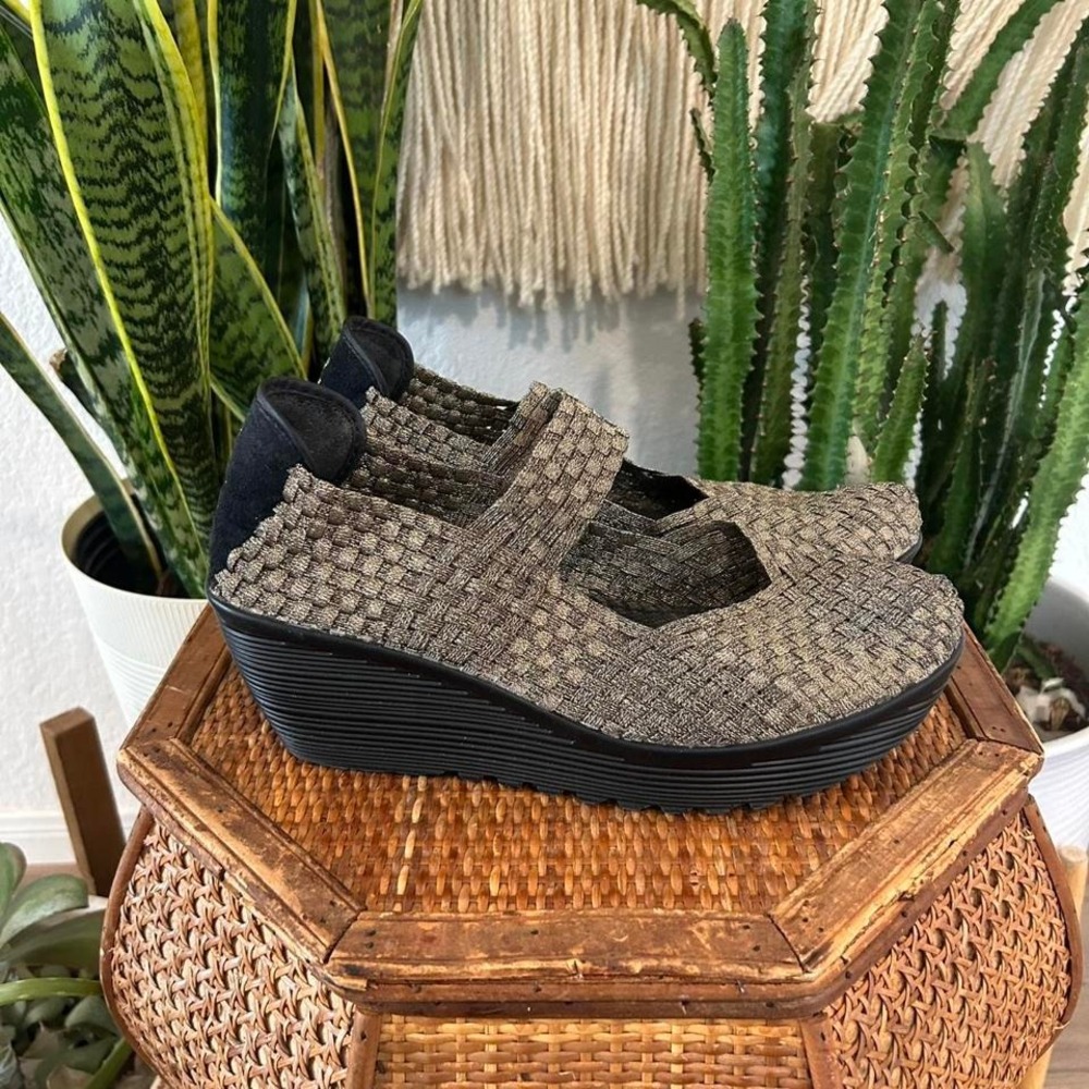 Metallic Gold Woven Basket Weave Mary Jane platform wedge shoes 10